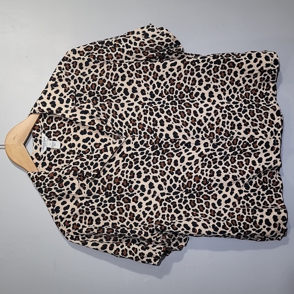 ARIZONA Animal Print Aesthetic Collared Button-Up Blouse - Picture 1 of 8